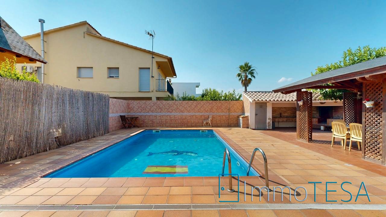 Piscina de Casa o xalet en venda en Barberà del Vallès amb Aire condicionat, Calefacció i Jardí privat