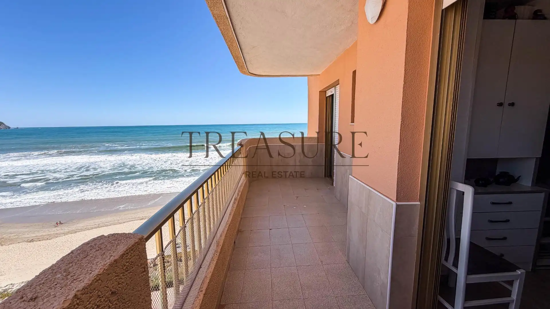Terraza de Piso en venta en La Manga del Mar Menor con Terraza y Piscina comunitaria