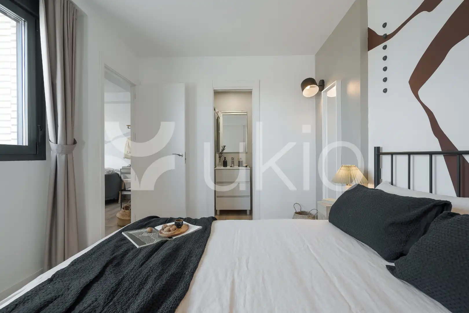 Dormitori de Apartament de lloguer en Madrid amb Calefacció, Terrassa i Moblat