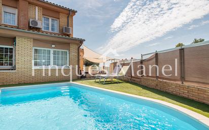 Exterior view of Single-family semi-detached for sale in Banyoles  with Air Conditioner, Terrace and Swimming Pool