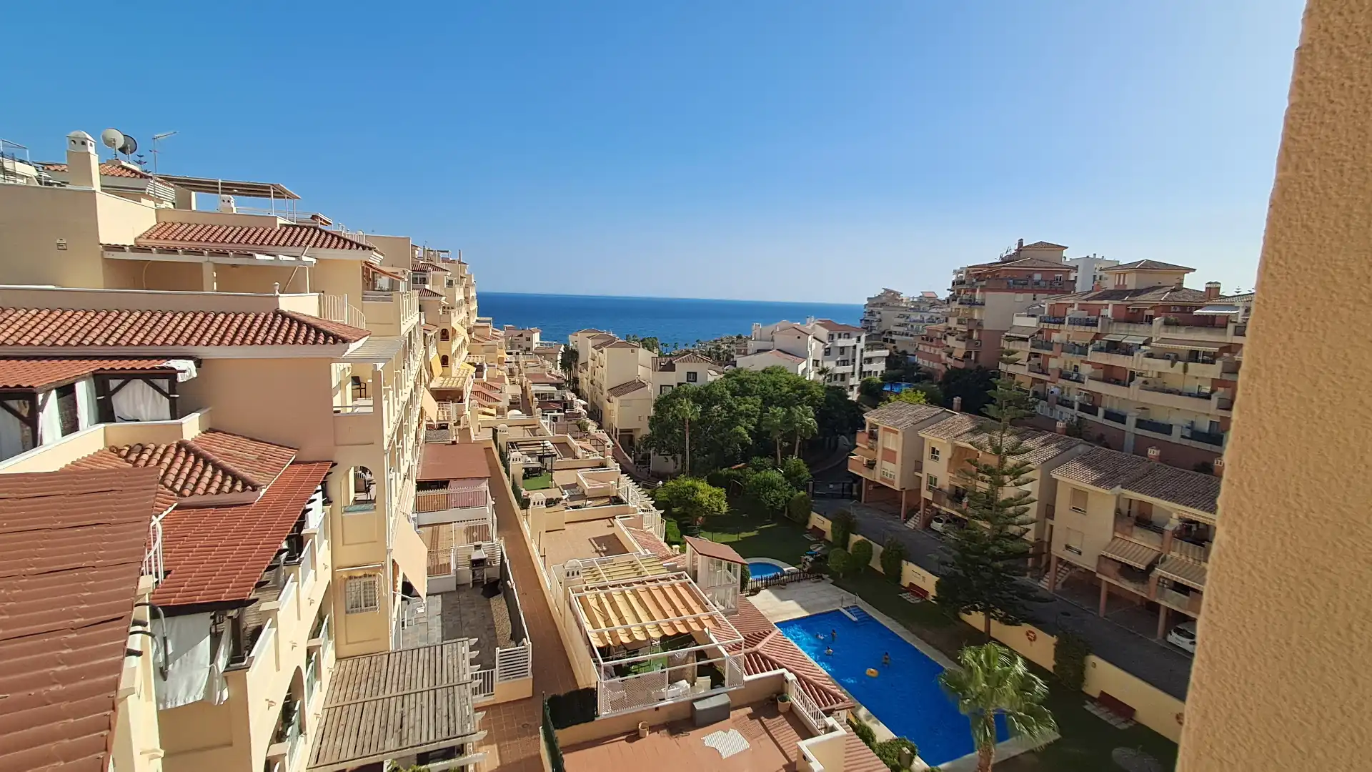 Vista exterior de Dúplex en venda en Benalmádena amb Aire condicionat, Parquet i Terrassa