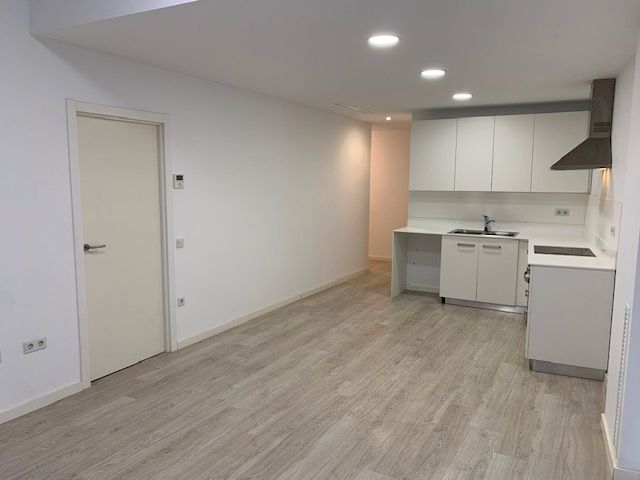 Study to rent in L'Hospitalet de Llobregat  with Air Conditioner, Heating and Oven