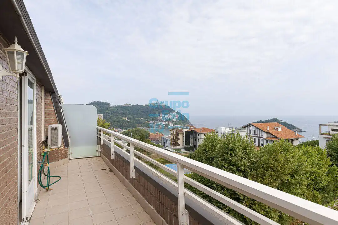 Terrassa de Àtic en venda en Donostia - San Sebastián  amb Calefacció, Terrassa i Piscina