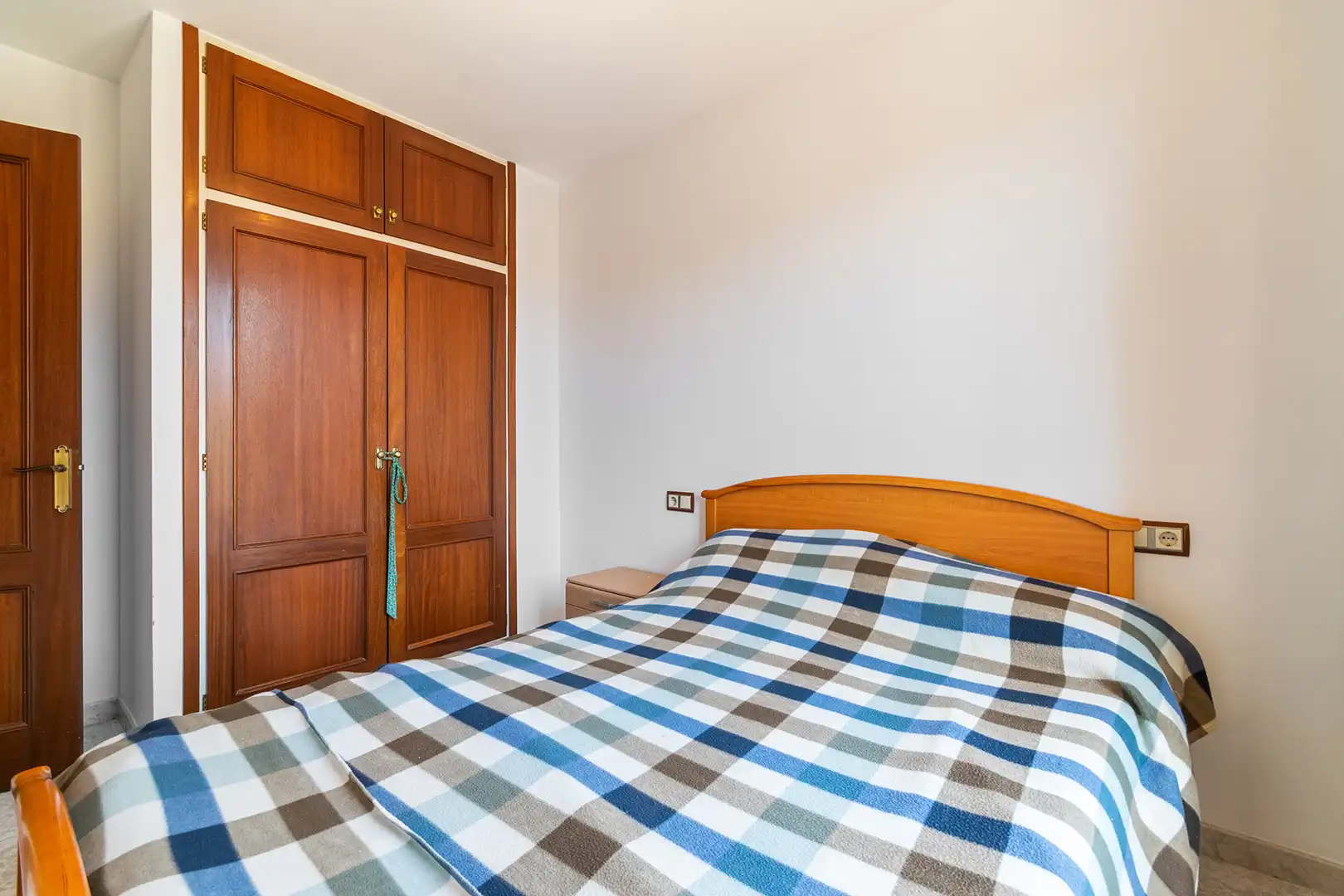 Dormitori de Casa adosada en venda en Peralada amb Calefacció, Jardí privat i Terrassa