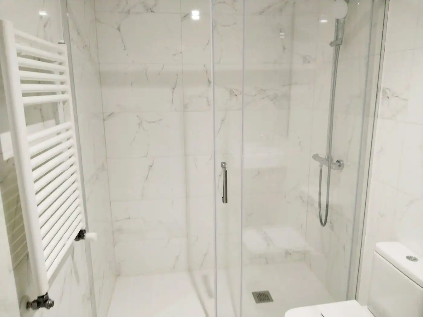 Badezimmer von Wohnung zur Miete in Riazor - Visma