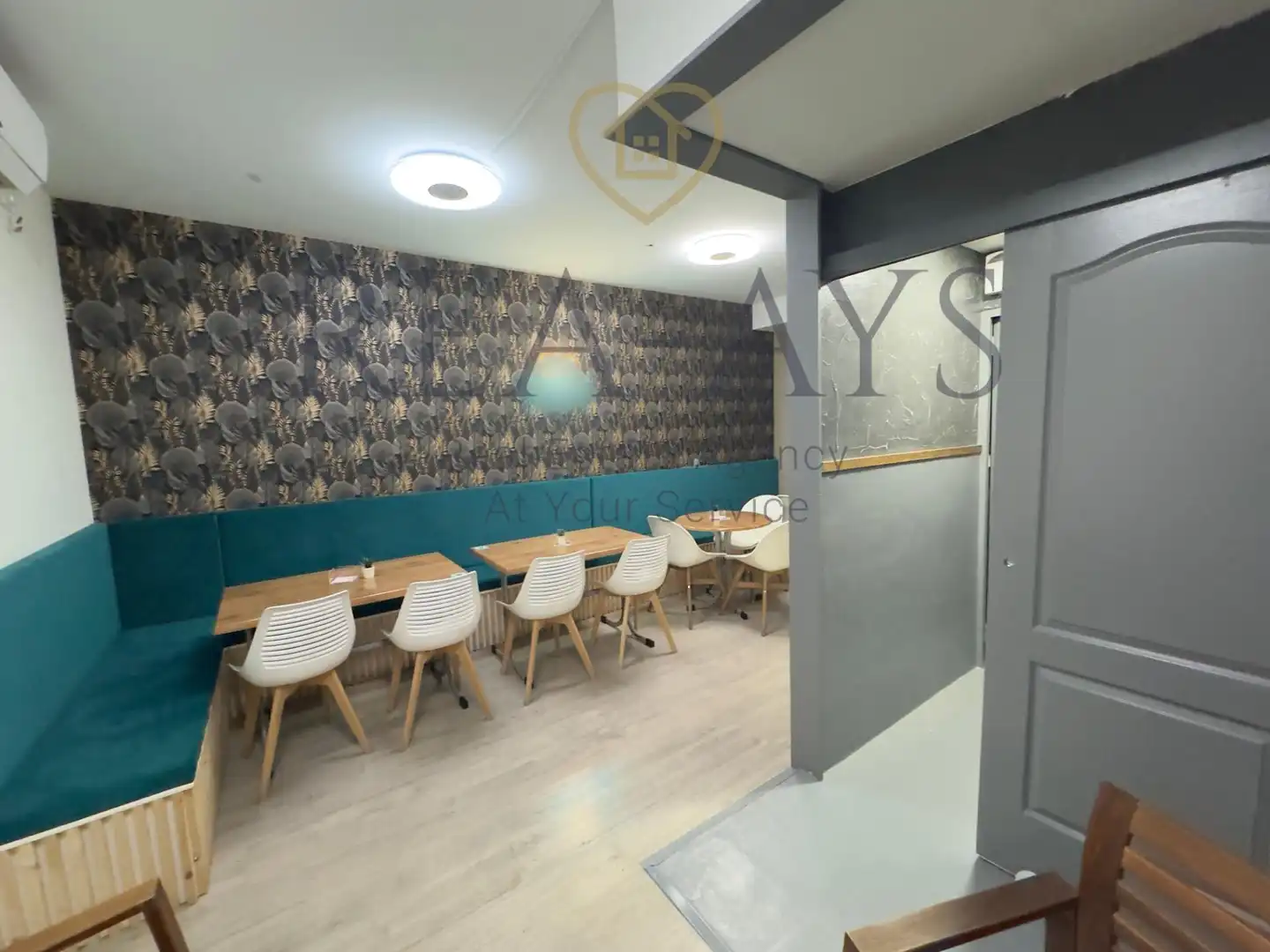 Dining room of Commercial properties for sale in Cornellà de Llobregat  with Air Conditioner, Furnished and Internet