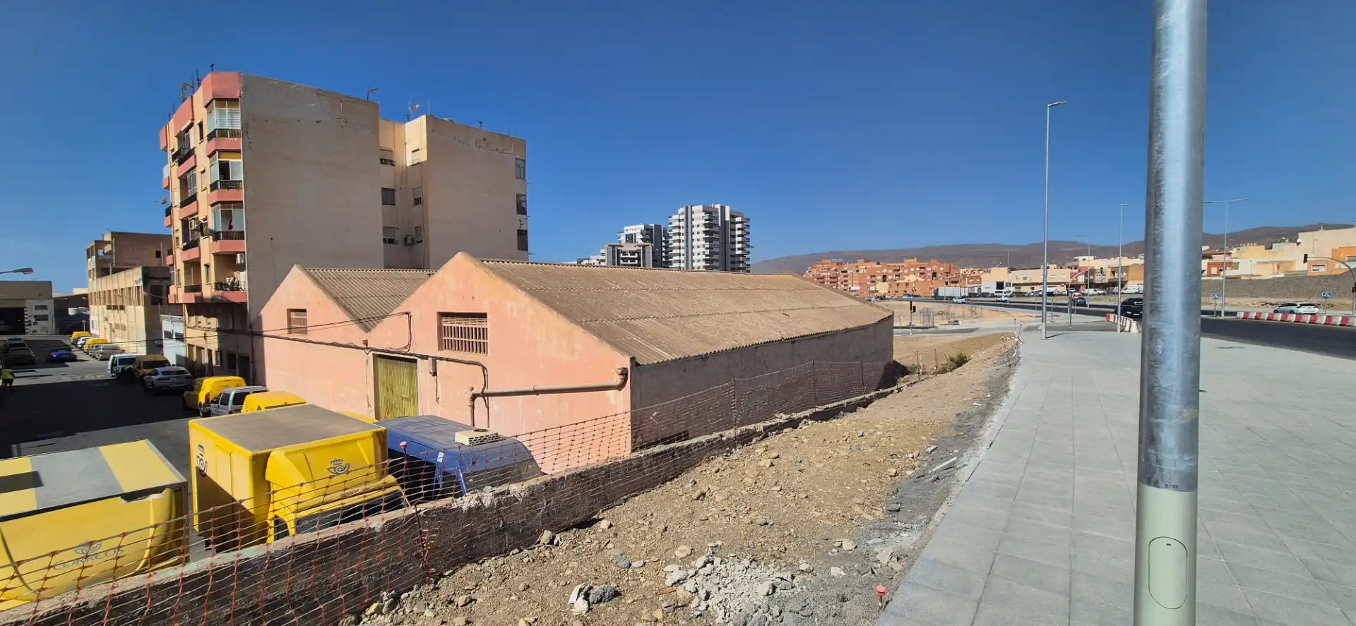Vista exterior de Nau industrial en venda en Almería