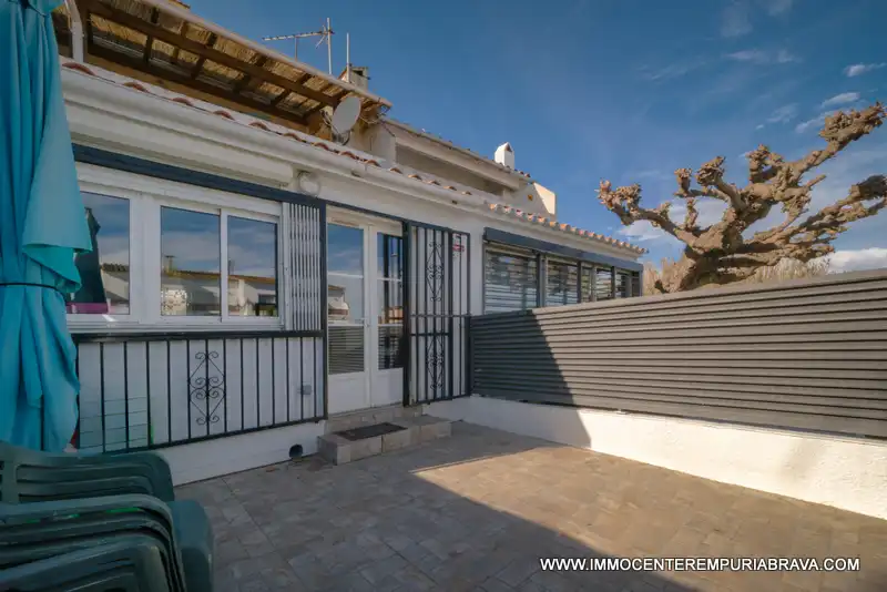 Exterior view of Apartments for sale in Empuriabrava  with Air Conditioner, Heating and Terrace