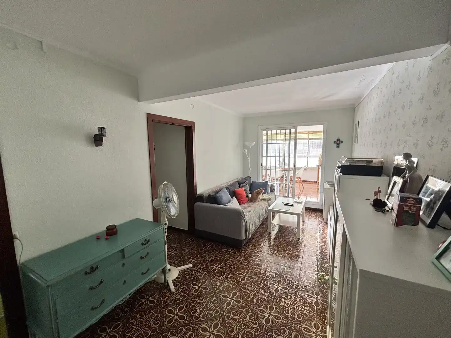Sala d'estar de Pis en venda en L'Hospitalet de Llobregat amb Aire condicionat i Balcó