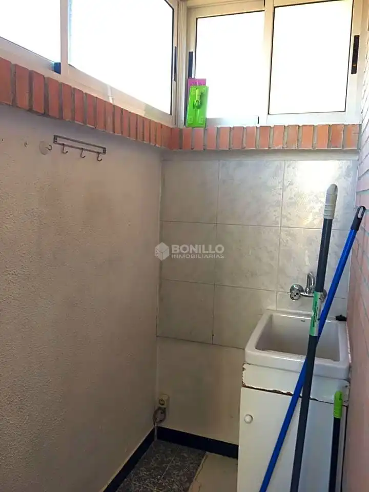 Flat with terrace to rent in Avenida de Sagunto, imagen 11