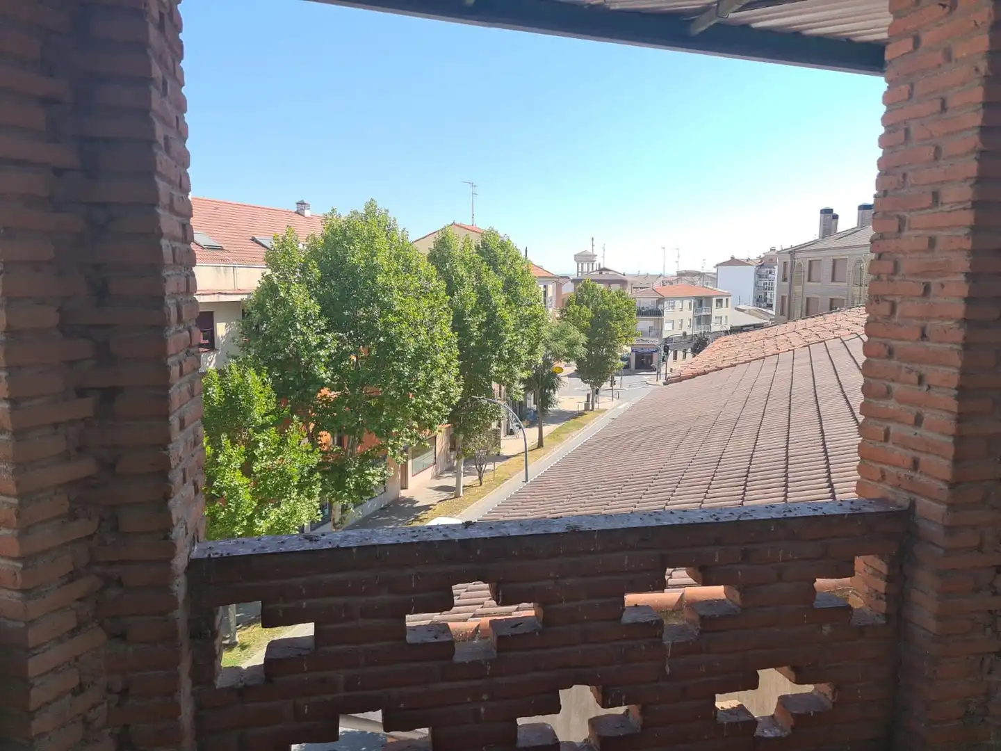 Vista exterior de Edifici en venda en Arévalo