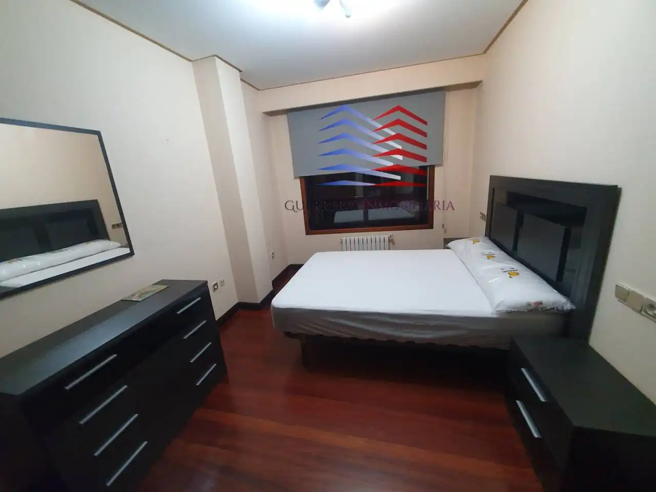 Habitación de Apartamento de alquiler en Ourense Capital  con Calefacción, Parquet y Amueblado