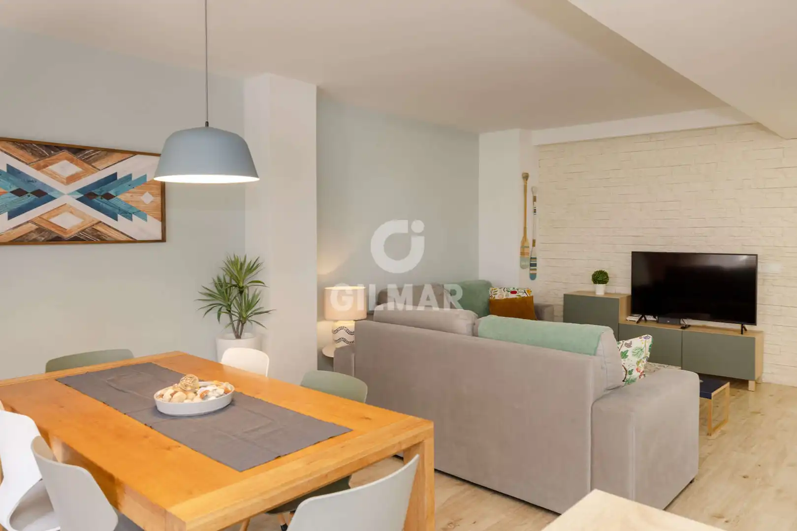 Sala d'estar de Apartament en venda en Estepona amb Calefacció, Jardí privat i Piscina