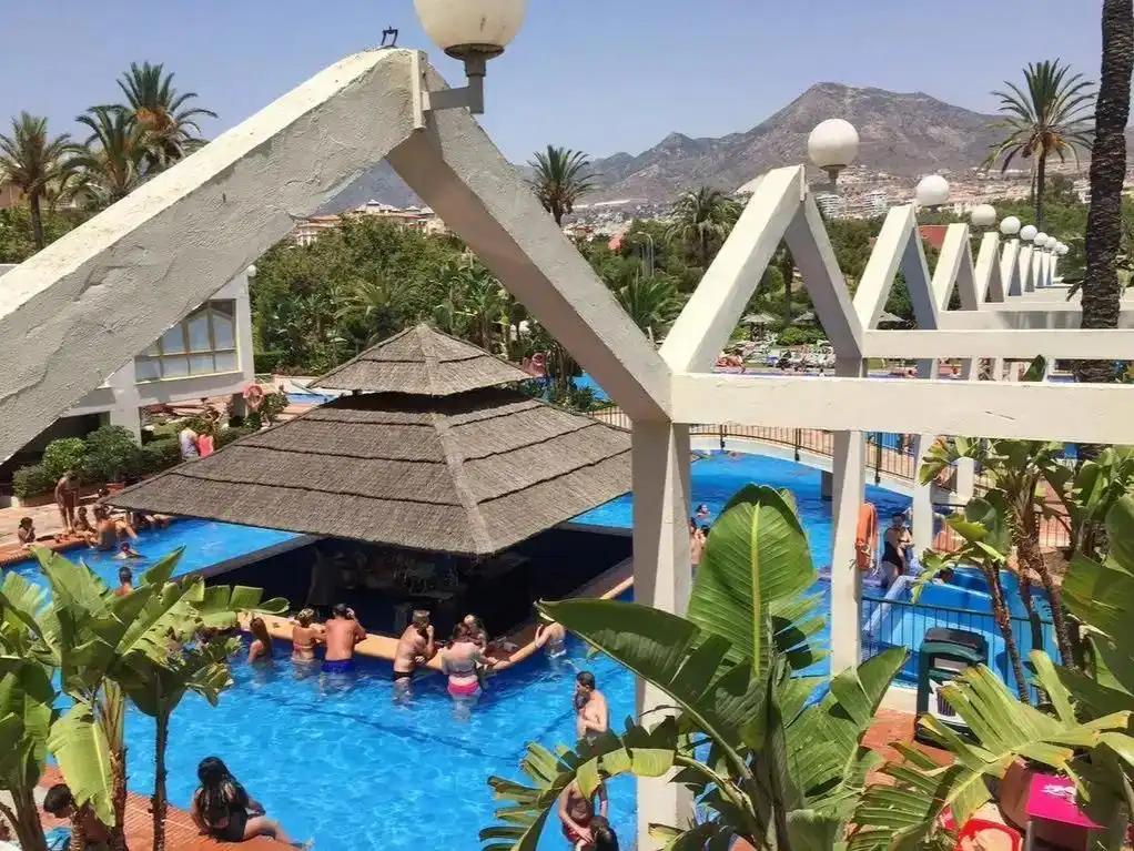 Schwimmbecken von Wohnung zum Verkauf in Benalmádena mit Klimaanlage, Terrasse und Möbliert