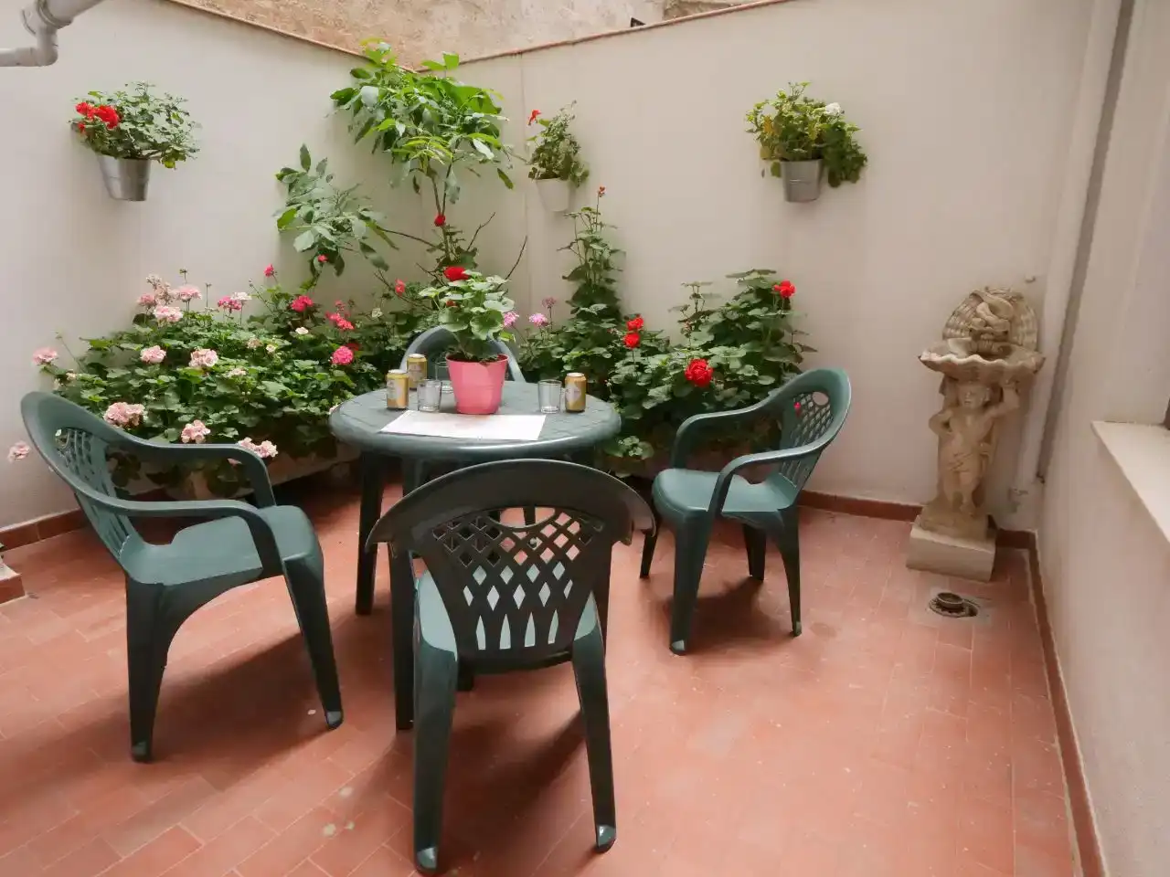 Terrasse von Wohnung zur Miete in  Granada Capital mit Klimaanlage und Balkon