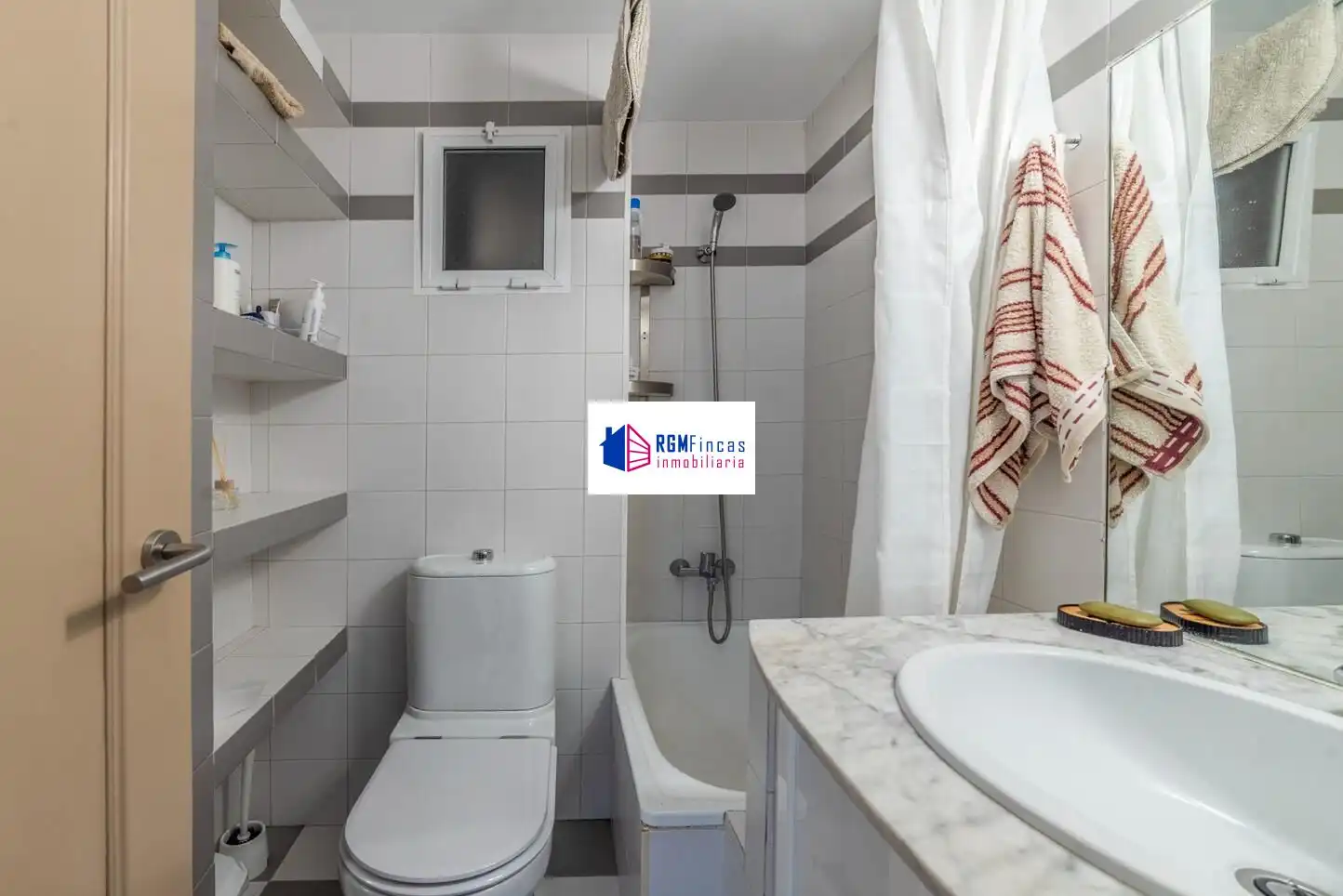 Bathroom of Flat for sale in Sevilla  with Air Conditioner, Furnished and Balcony