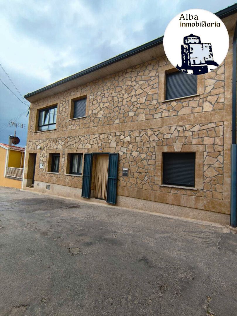 Exterior view of House or chalet for sale in Galinduste  with Heating and Furnished