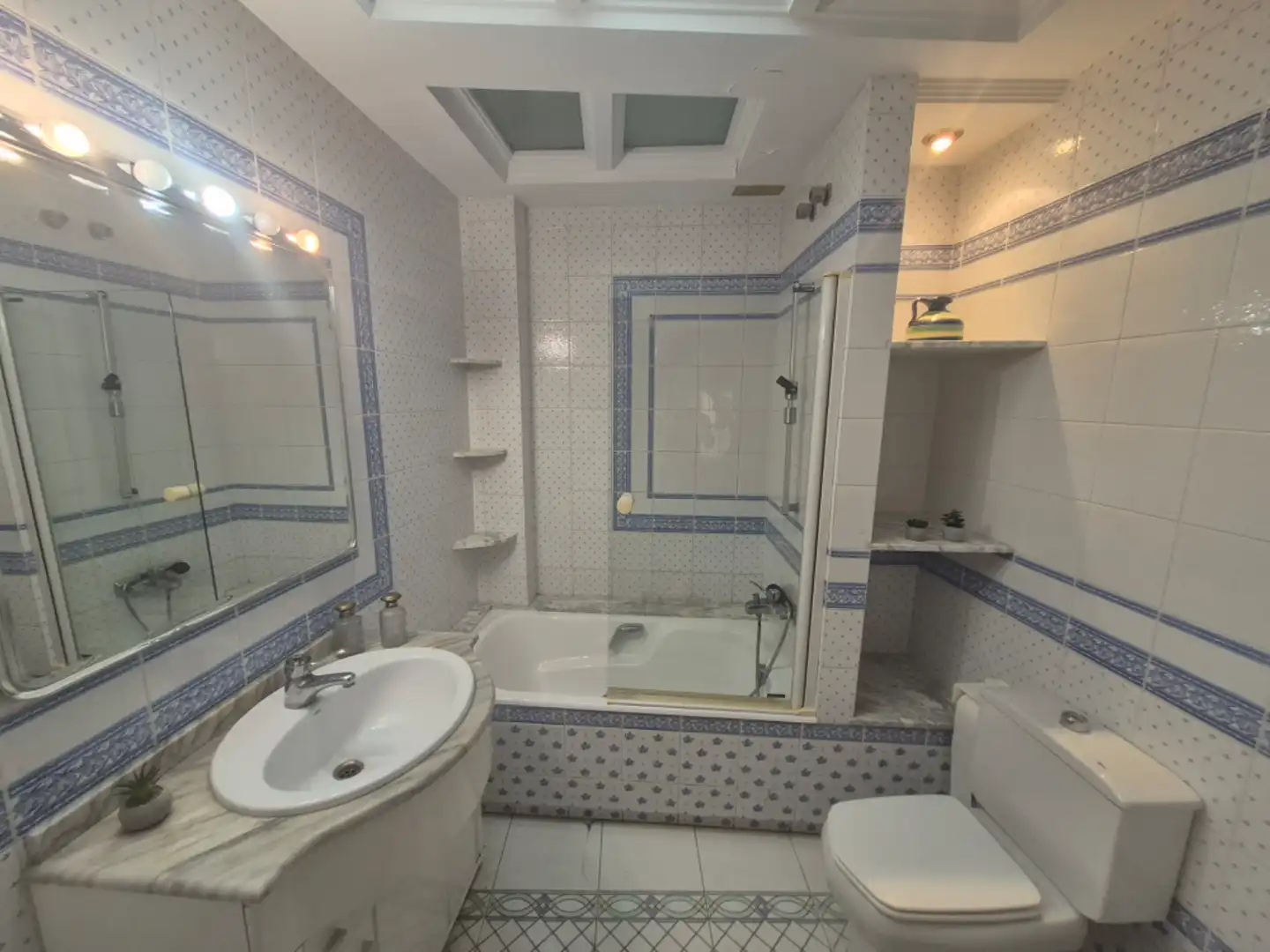 Baño de Piso en venta en Elche / Elx con Aire acondicionado, Calefacción y Trastero