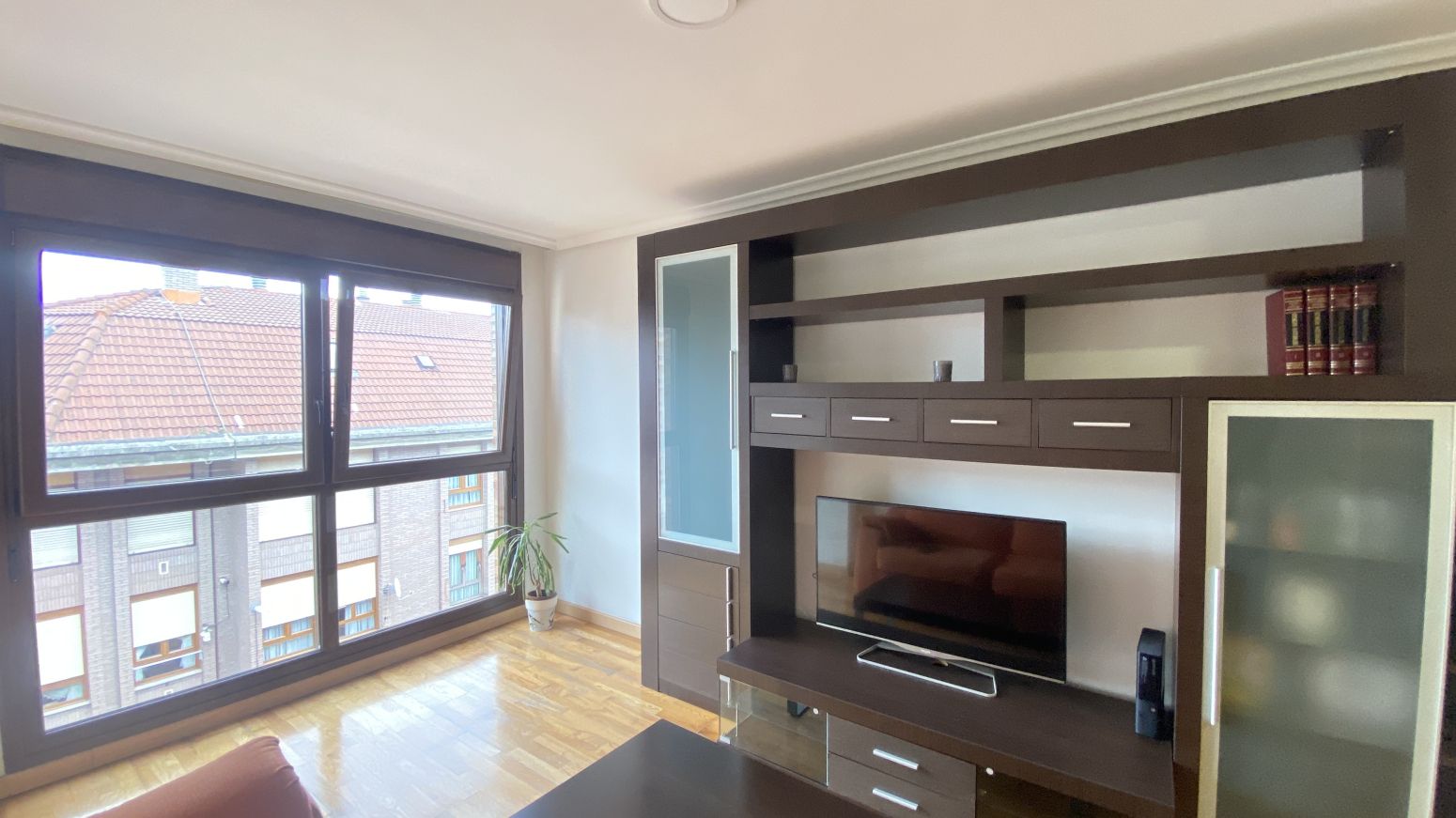 Sala de estar de Piso en venta en Los Corrales de Buelna  con Calefacción y Parquet