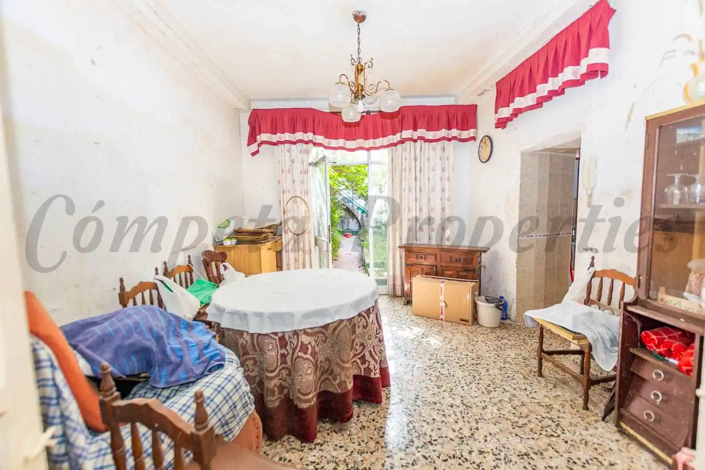 Sala d'estar de Casa o xalet en venda en Nerja amb Jardí privat, Terrassa i Balcó