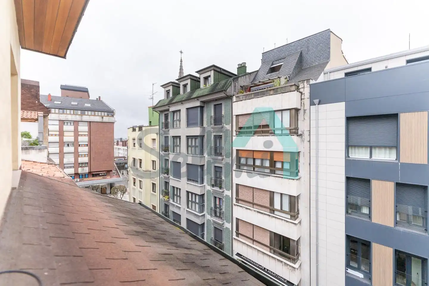 Vista exterior de Piso de alquiler en Oviedo  con Calefacción, Parquet y Amueblado
