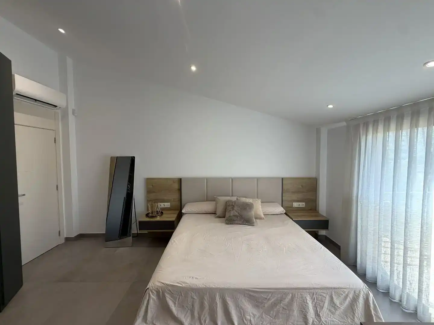 Habitación de Casa adosada en venta en Sabadell con Aire acondicionado, Trastero y Balcón