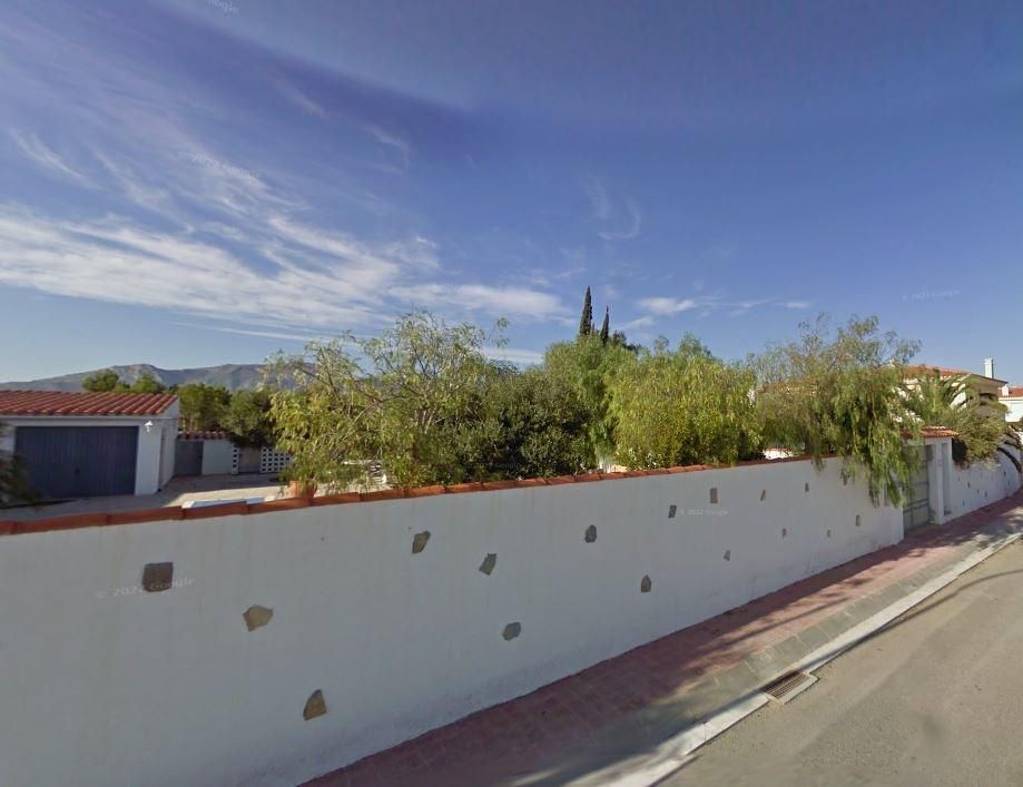 Vista exterior de Casa o xalet en venda en Mont-roig del Camp amb Jardí privat, Terrassa i Piscina comunitària