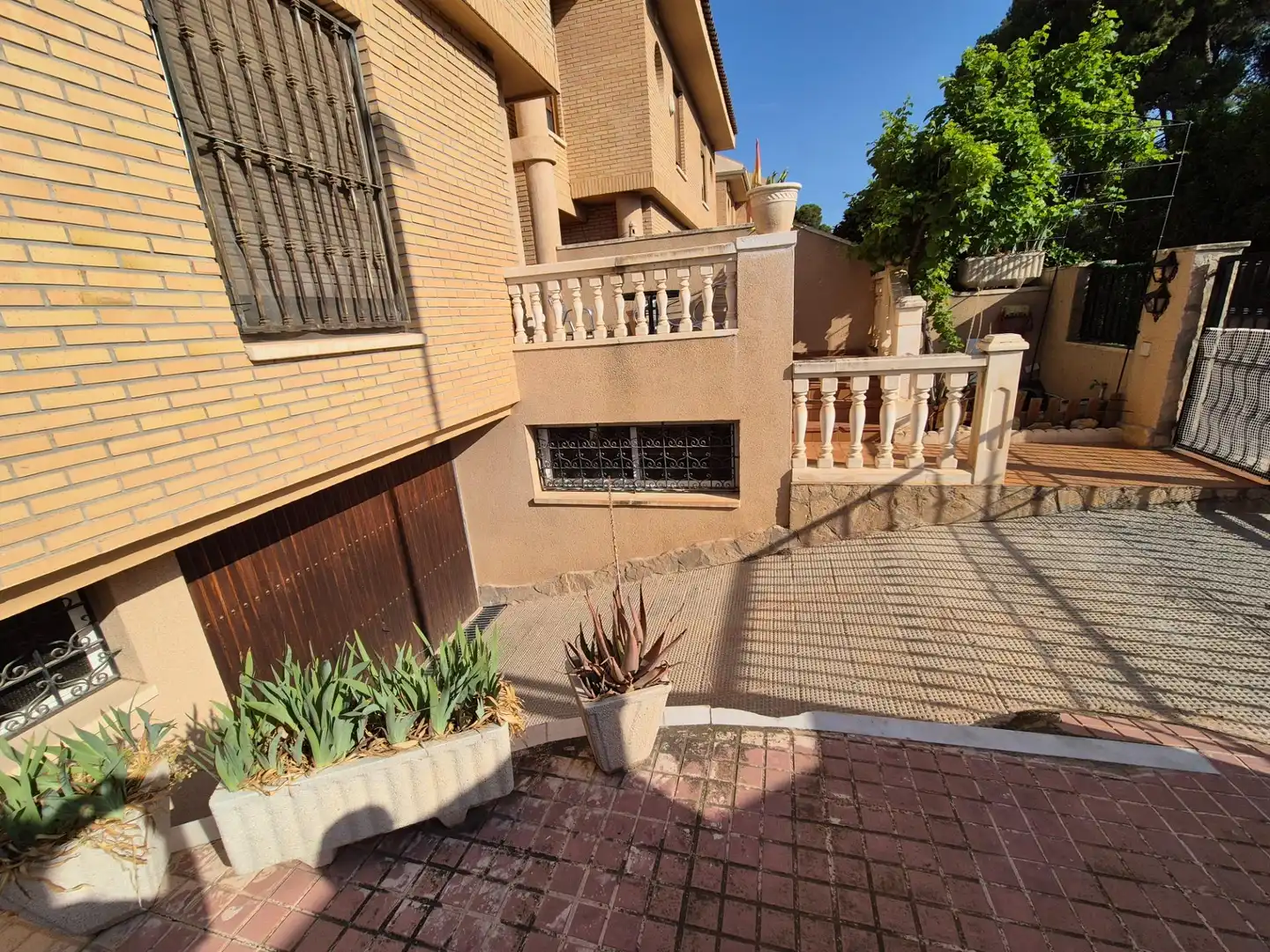 Vista exterior de Casa o xalet en venda en Petrer amb Calefacció, Jardí privat i Terrassa