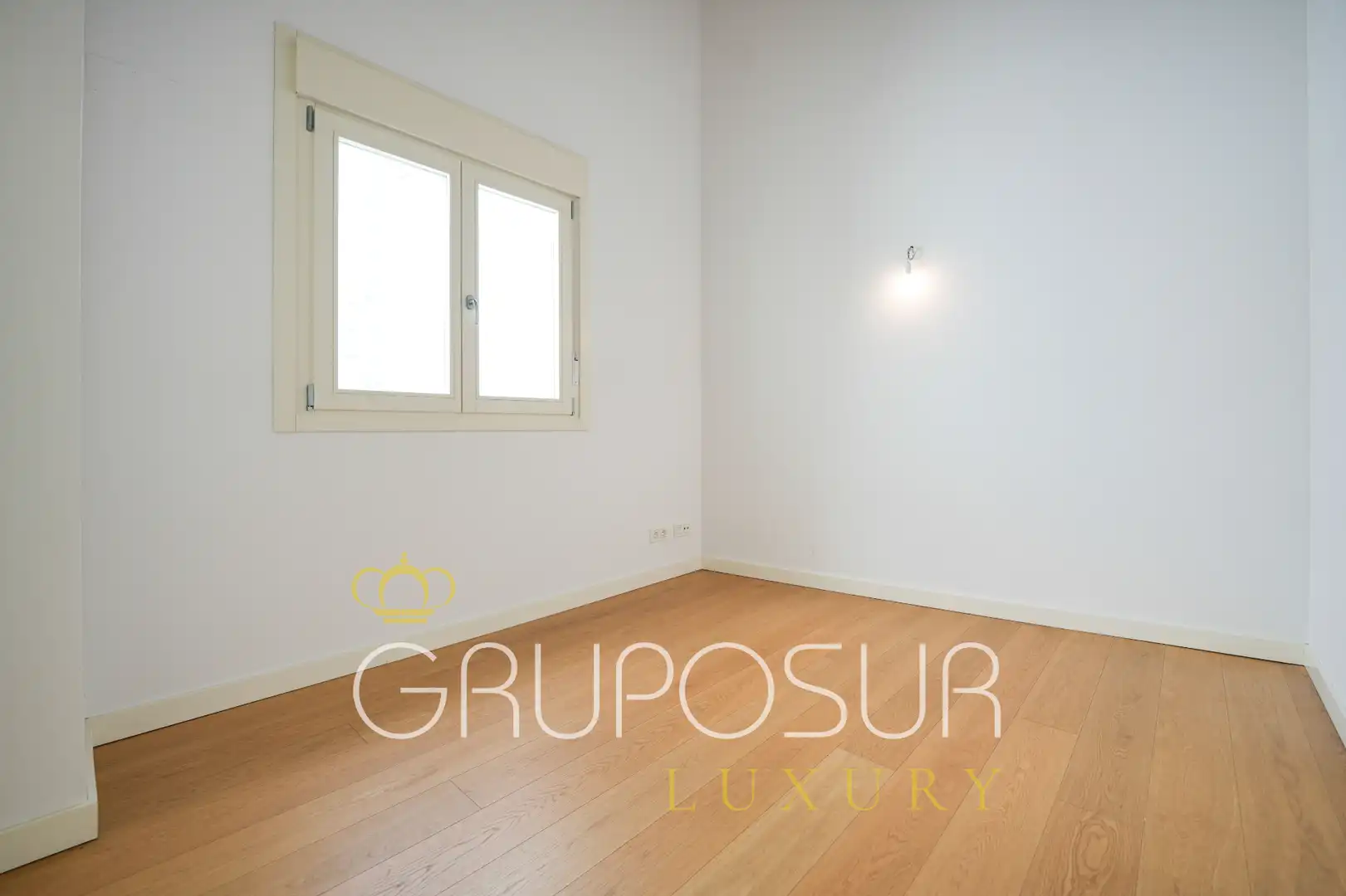 Schlafzimmer von Dachboden zum Verkauf in Valladolid mit Heizung, Parkett und Abstellraum