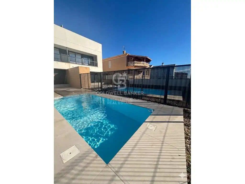 Piscina de Casa adosada en venda en Benissanó amb Piscina