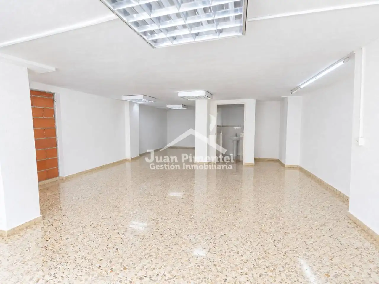 Local comercial en alquiler en Calle Jesús Cautivo 1