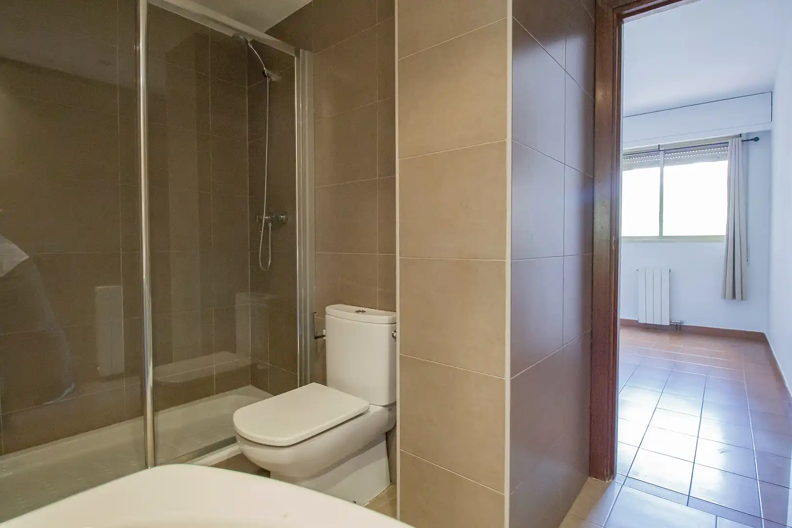 Baño de Piso de alquiler en Madrid con Terraza, Se aceptan mascotas y Piscina comunitaria