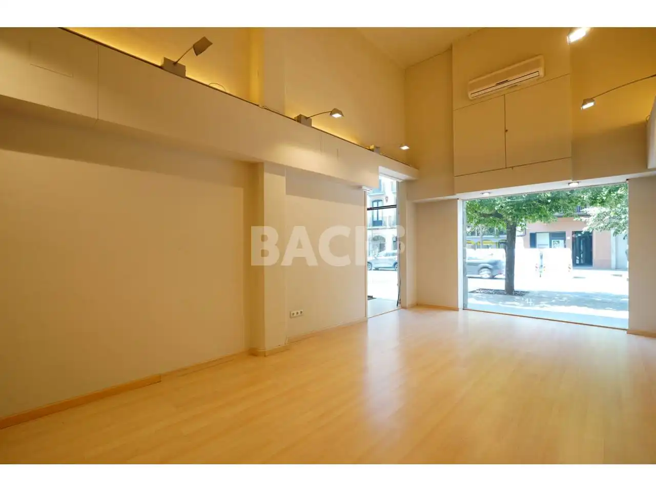 Commercial properties for rent in Vic