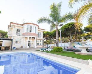 Vista exterior de Casa o xalet en venda en Chiclana de la Frontera amb Aire condicionat, Calefacció i Jardí privat