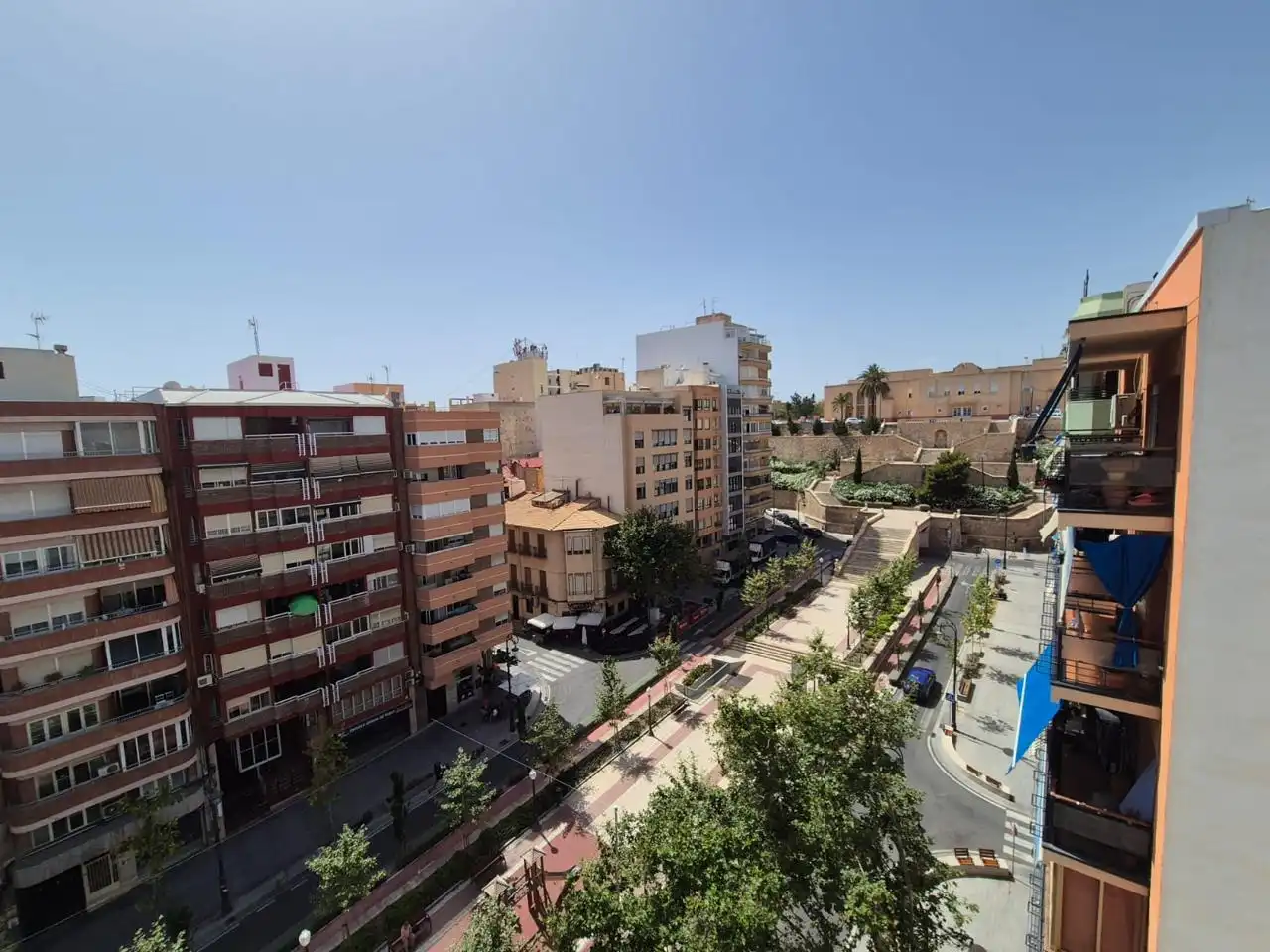 Vista exterior de Piso en venta en Alicante / Alacant con Aire acondicionado, Terraza y Amueblado