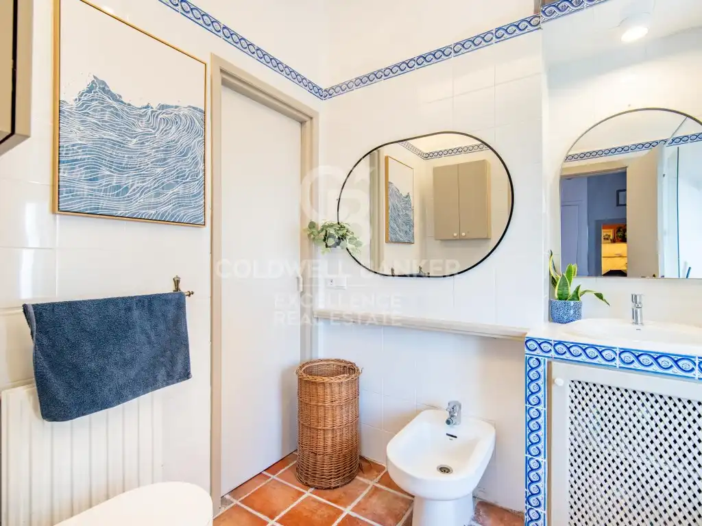 Bathroom of Flat for sale in Valencia  with Air Conditioner, Heating and Oven