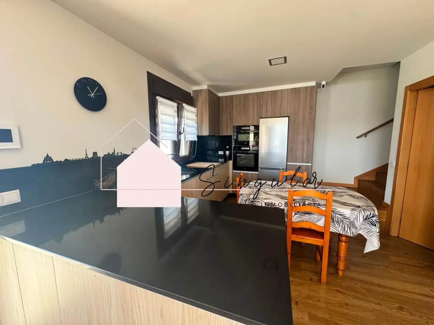 Cocina de Casa adosada de alquiler en Nigrán con Jardín privado y Piscina comunitaria