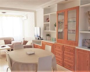 Menjador de Apartament de lloguer en Alicante / Alacant amb Aire condicionat, Jardí privat i Piscina comunitària
