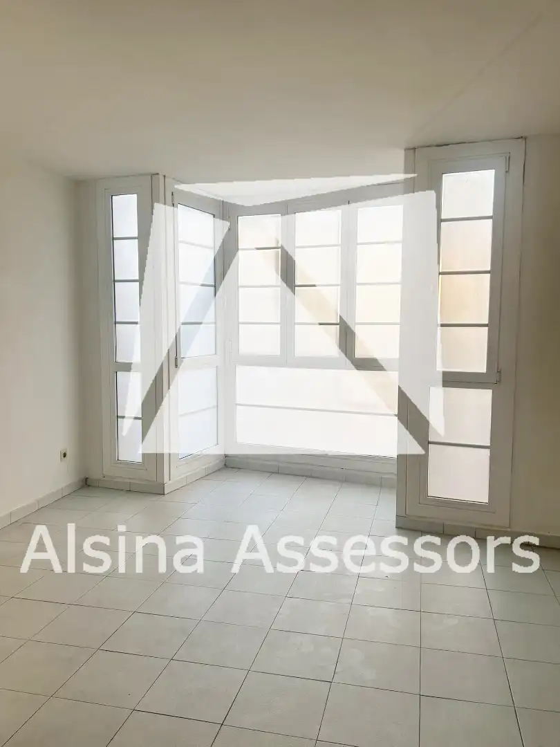 Pis amb ascensor de lloguer a Carrer de la Rutlla 6