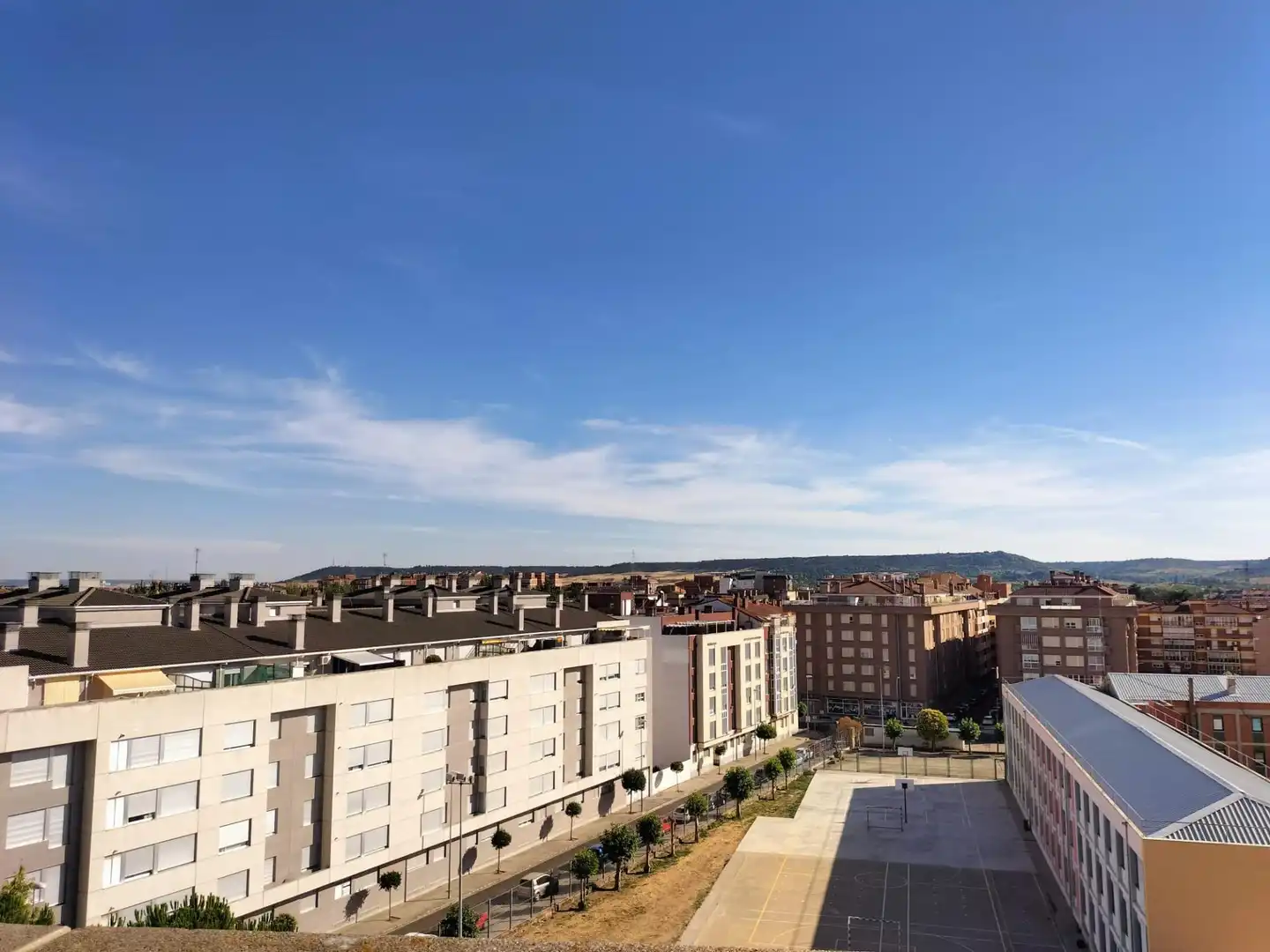 Außenansicht von Dachboden zur Miete in Palencia mit Heizung, Parkett und Terrasse