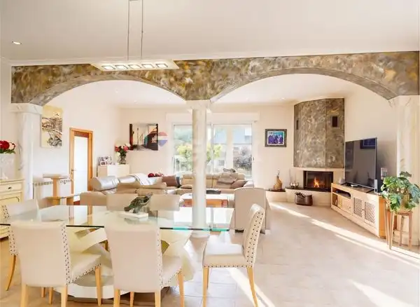 Sala d'estar de Casa o xalet en venda en A Cañiza   amb Calefacció, Jardí privat i Parquet