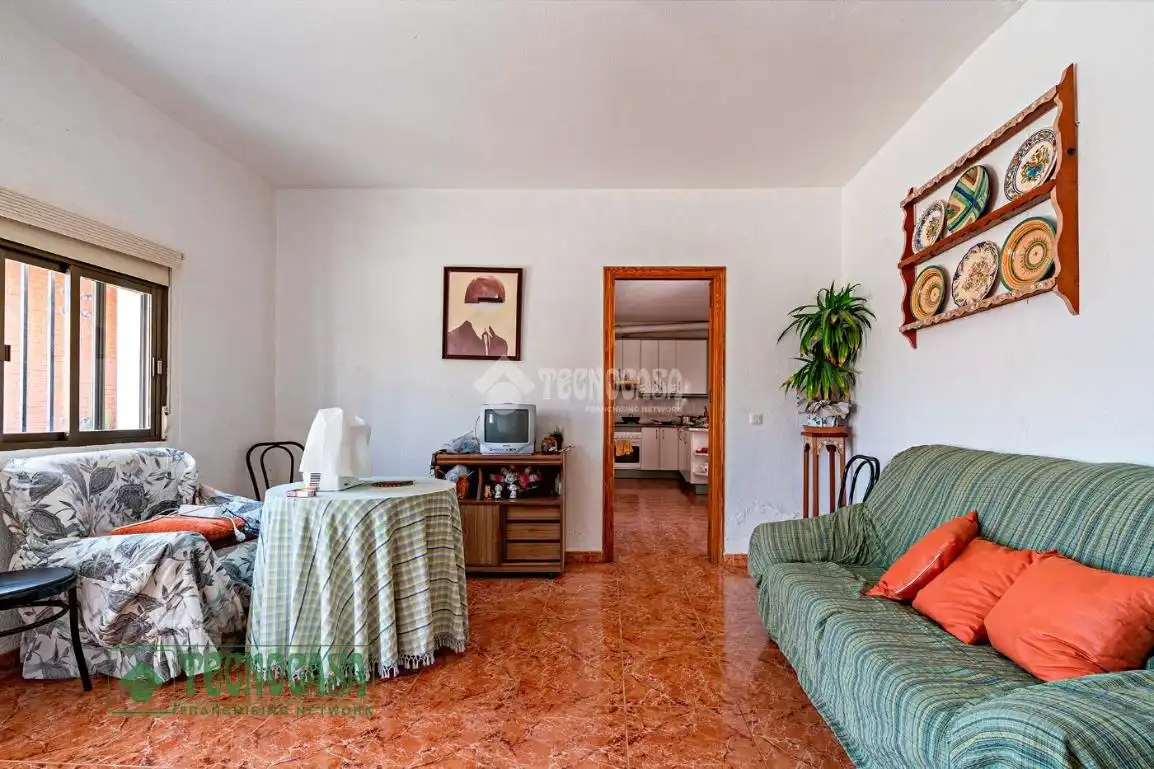 Sala d'estar de Casa adosada en venda en El Ejido amb Aire condicionat, Jardí privat i Moblat
