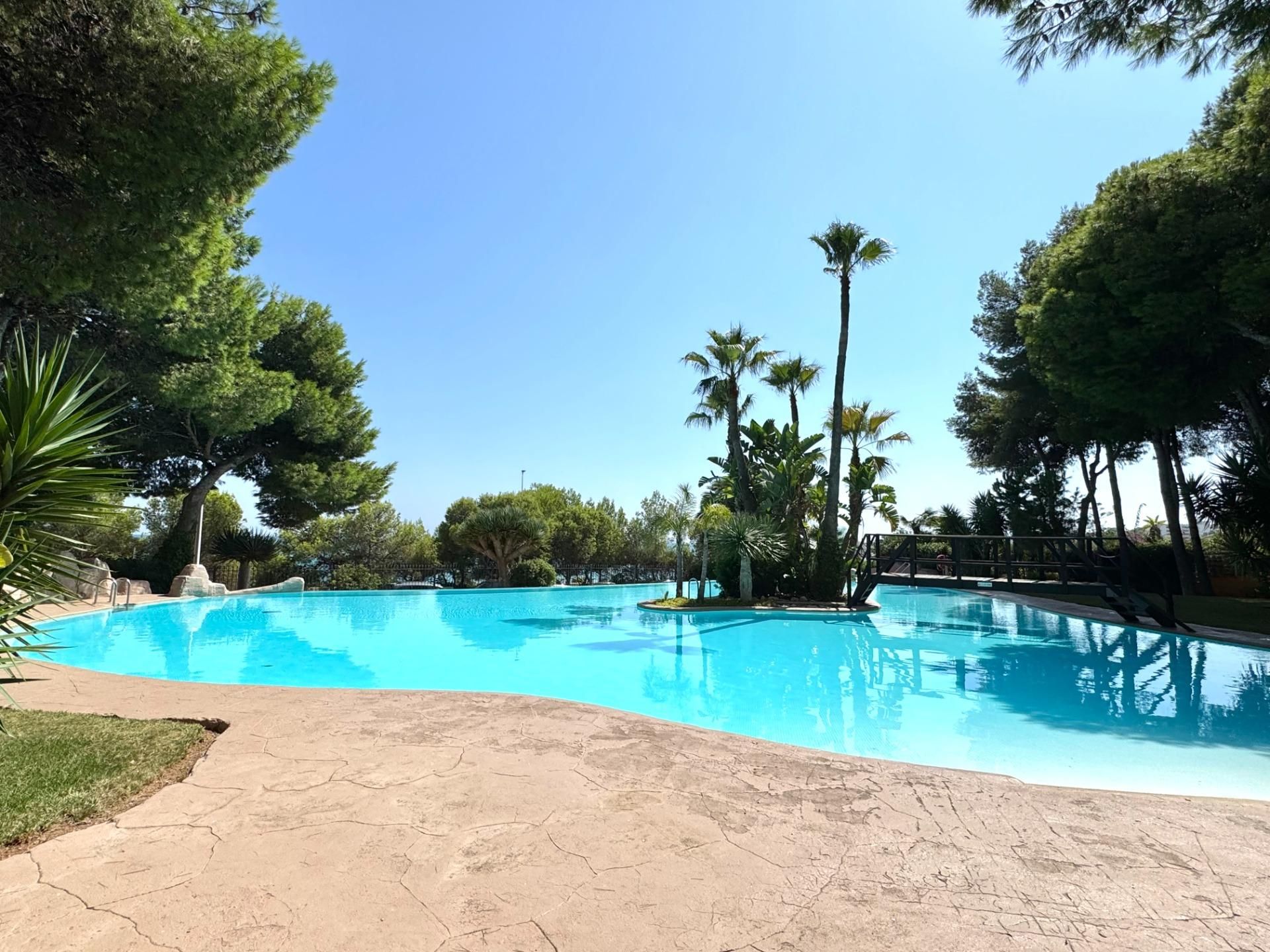 Schwimmbecken von Einfamilien-Reihenhaus zum Verkauf in Alcalà de Xivert mit Klimaanlage, Privatgarten und Terrasse