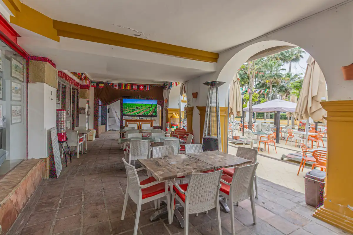 Business premises for sale in La Alcaidesa, imagen 2