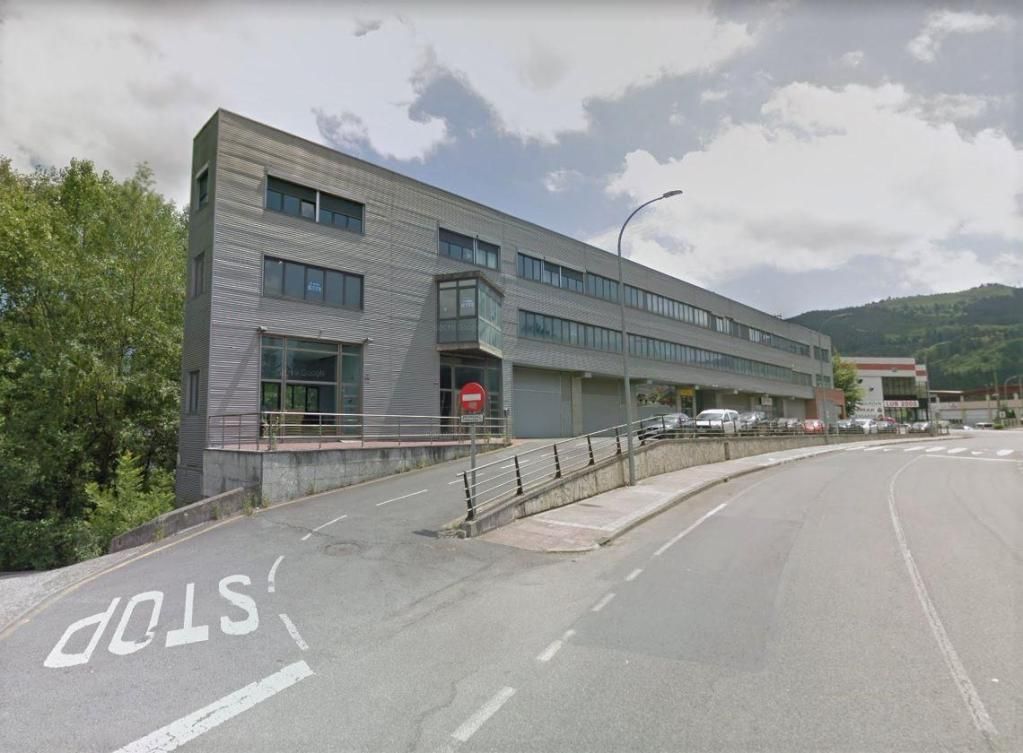 Vista exterior de Nau industrial en venda en Lemoa