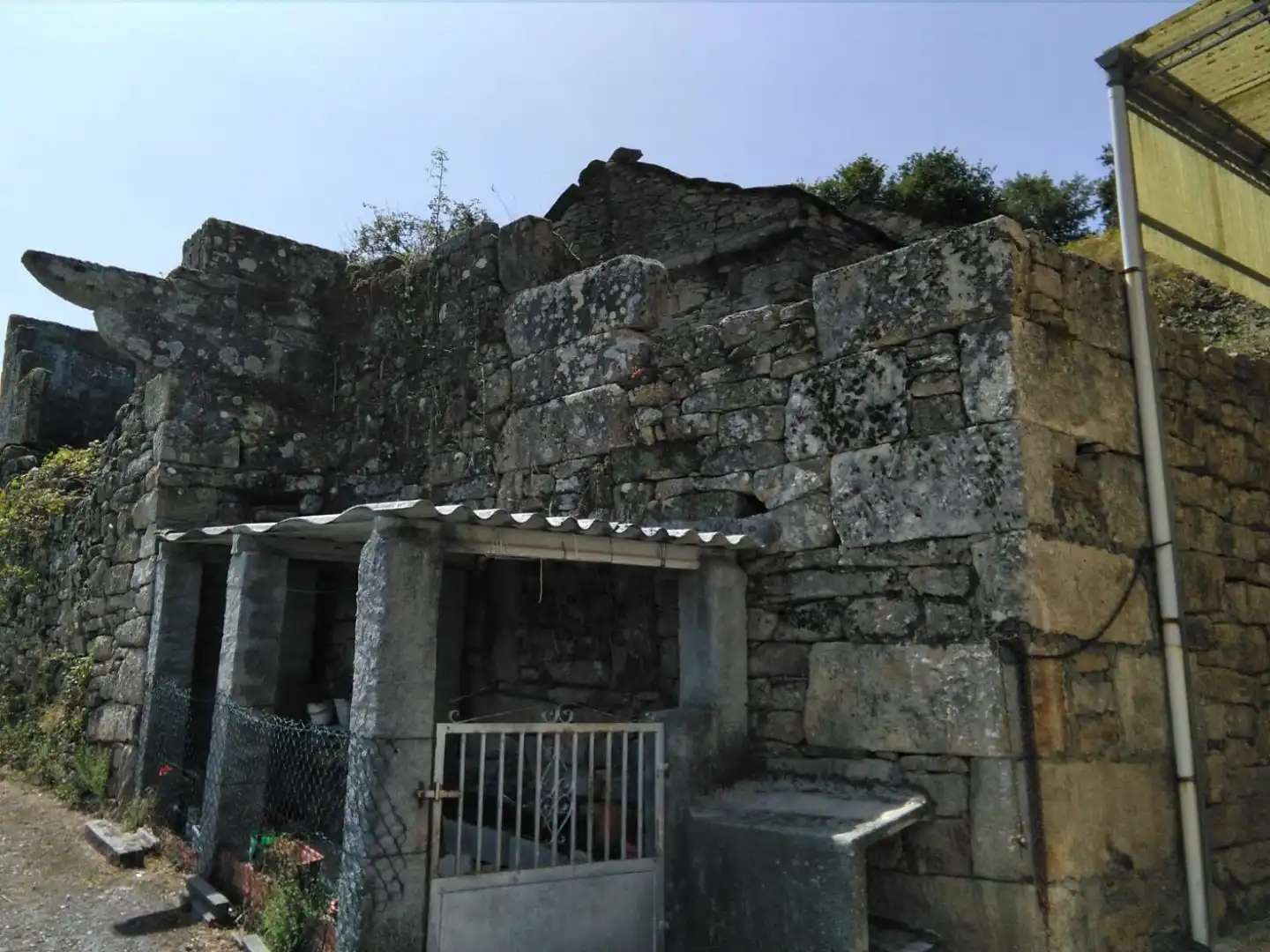 Exterior view of Houses for sale in Beariz, Ourense