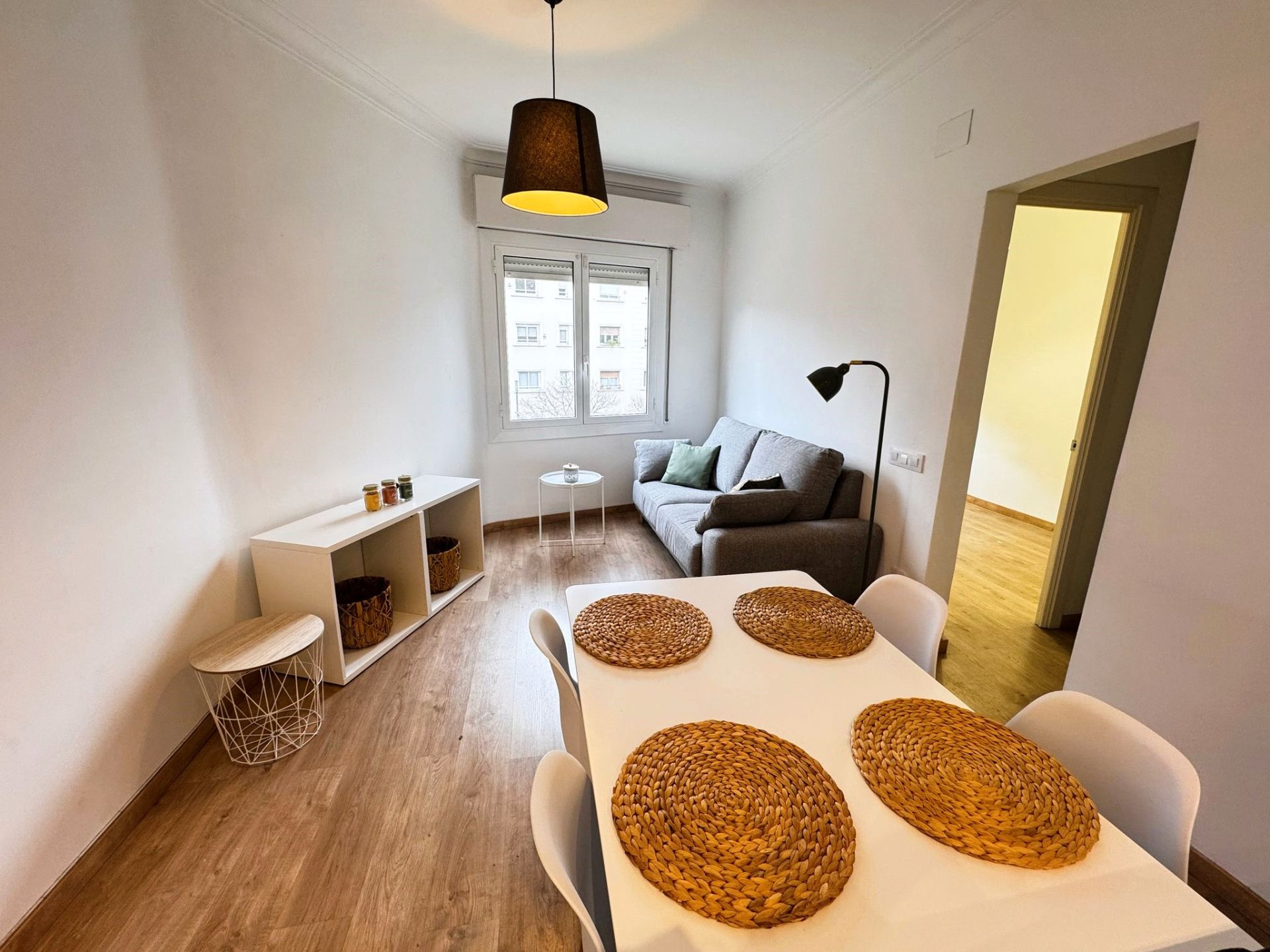 Living room of Flat to rent in  Barcelona Capital  with Parquet flooring and Washing machine