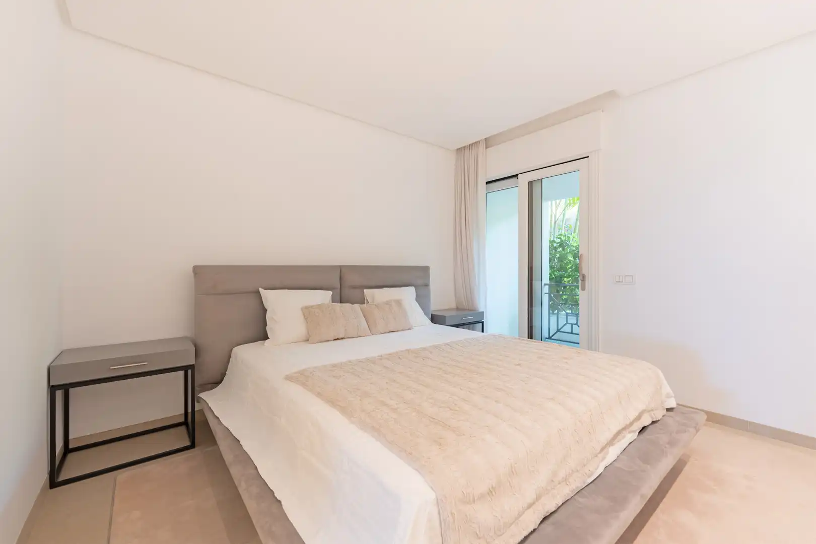 Habitación de Planta baja en venta en Estepona con Aire acondicionado, Terraza y Trastero