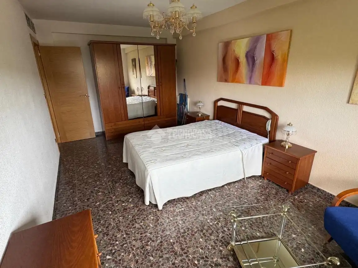 Habitación de Piso de alquiler en Zaragoza con Calefacción y Amueblado