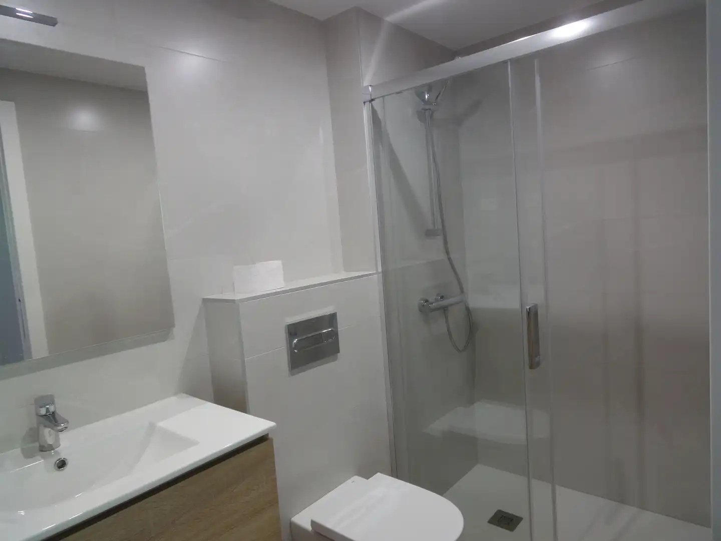 Badezimmer von Wohnung zur Miete in Bilbao  mit Heizung, Möbliert und Balkon